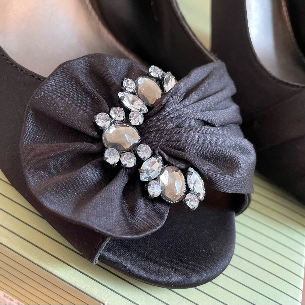 Jacqueline Ferrar Abigail peep toe pumps size 9.5- black satin- worn 1 time - Picture 5 of 7